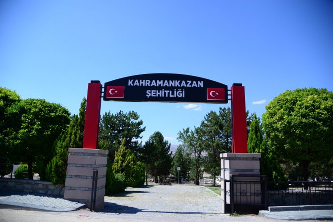 mezarliklarda-bayram-hazirliklari-tamamlandi-(1).jpg